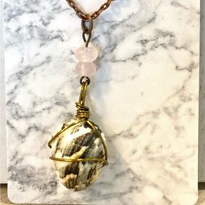 197. Seashell and rose quartz necklace